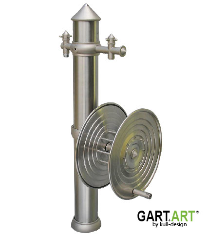 Water pump for the garden with double tap and Hose Winder